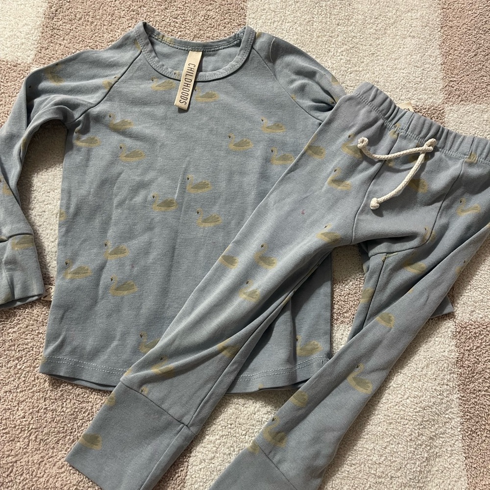 Childhoods swans pjs 2t